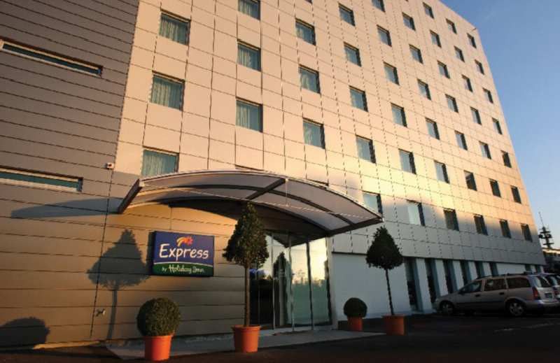 Holiday Inn Express Geneva Airport, An Ihg Hotel Екстериор снимка